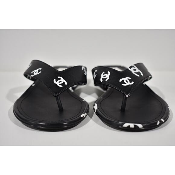 Chanel 22S Black White Printed Lambskin CC Logo Thong Flat Flip Flop Sandal 40.5 - Picture 4 of 9